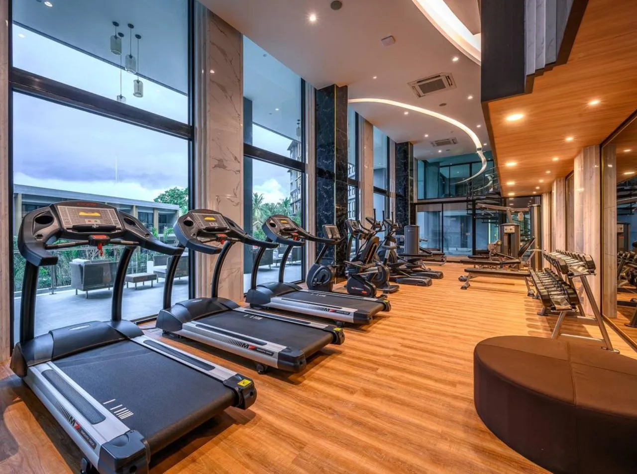 Тренажёрный зал в комплексе Mida Grande Resort Phuket